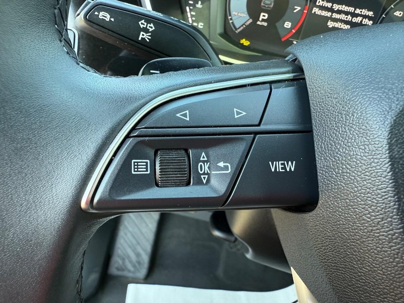 Audi Q3 Vehicle Full-screen Gallery Image 15