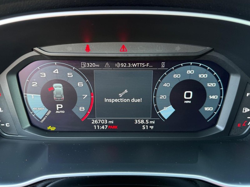 Audi Q3 Vehicle Full-screen Gallery Image 24