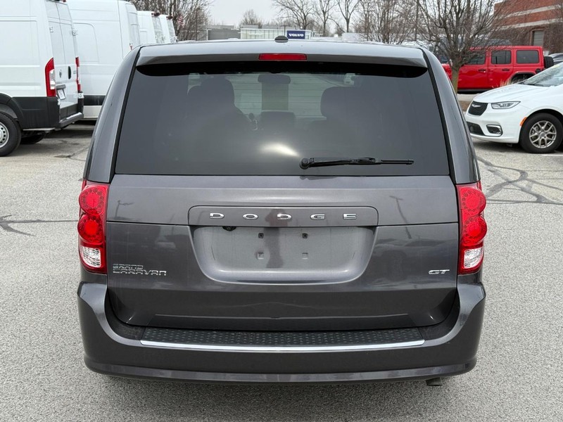 Dodge Grand Caravan Vehicle Full-screen Gallery Image 04