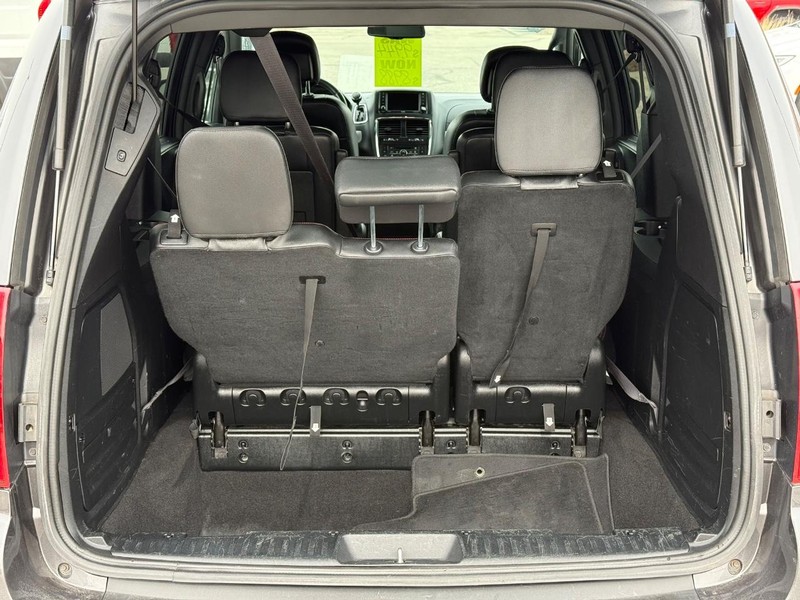 Dodge Grand Caravan Vehicle Full-screen Gallery Image 07