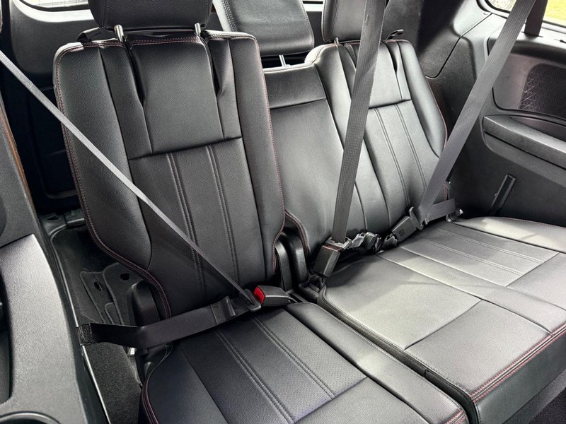 Dodge Grand Caravan Vehicle Full-screen Gallery Image 12