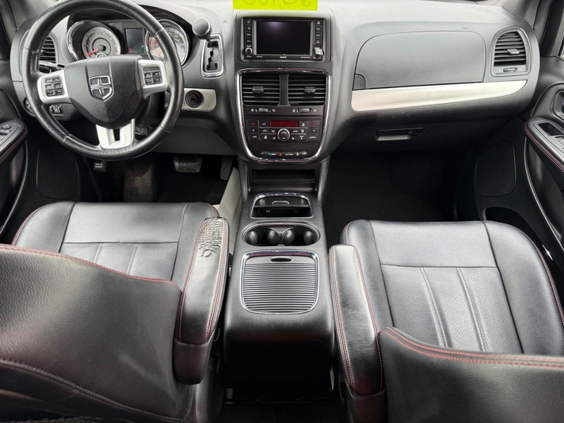 Dodge Grand Caravan Vehicle Full-screen Gallery Image 13