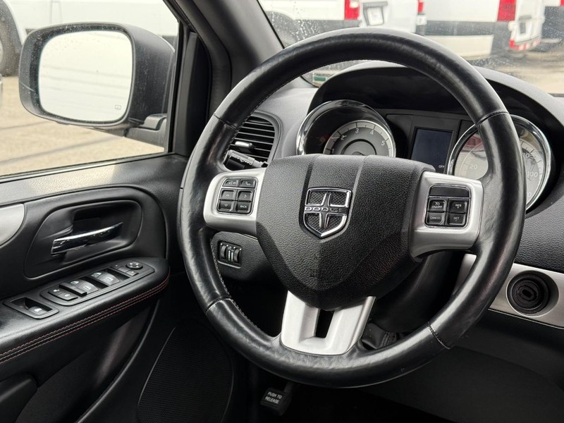 Dodge Grand Caravan Vehicle Full-screen Gallery Image 14
