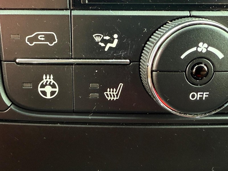 Dodge Grand Caravan Vehicle Full-screen Gallery Image 20