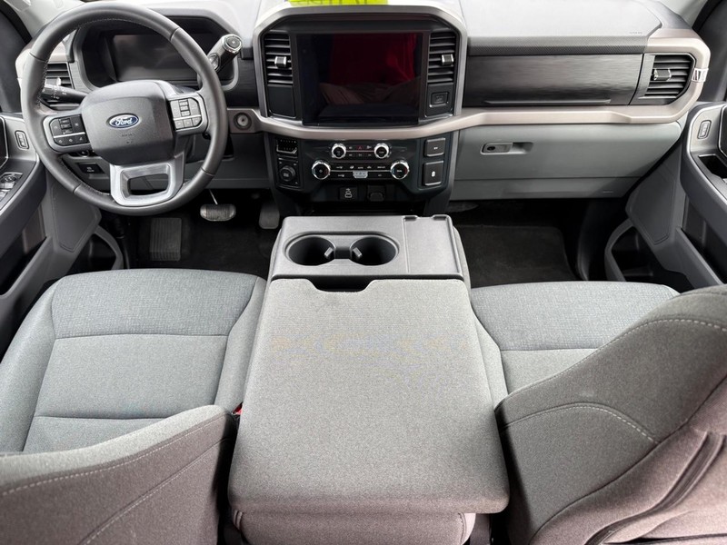 Ford F-150 Vehicle Full-screen Gallery Image 11