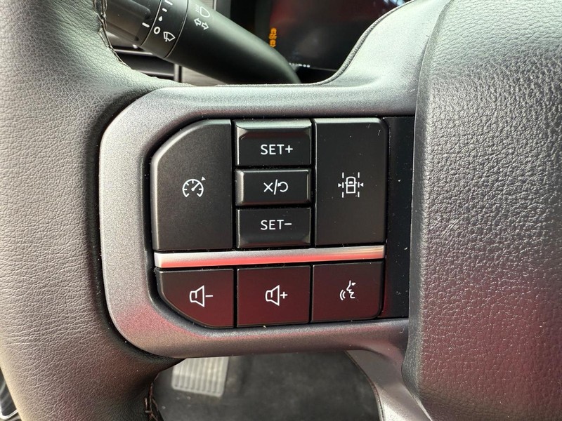 Ford F-150 Vehicle Full-screen Gallery Image 13