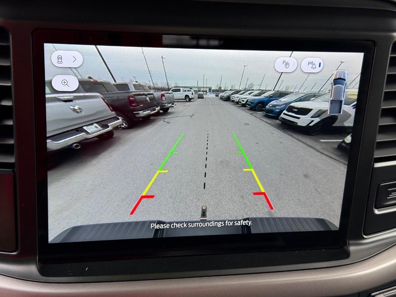 Ford F-150 Vehicle Full-screen Gallery Image 16