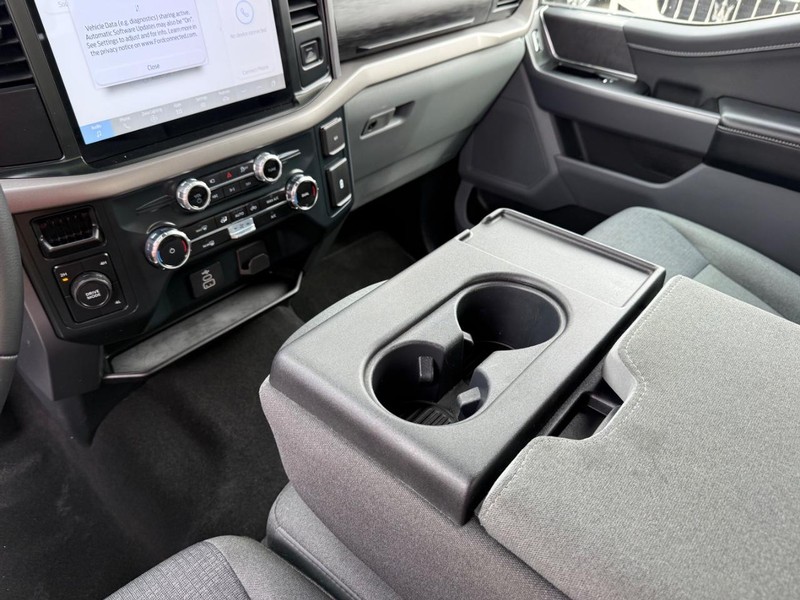 Ford F-150 Vehicle Full-screen Gallery Image 18