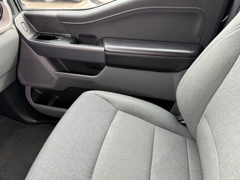 Ford F-150 Vehicle Full-screen Gallery Image 19