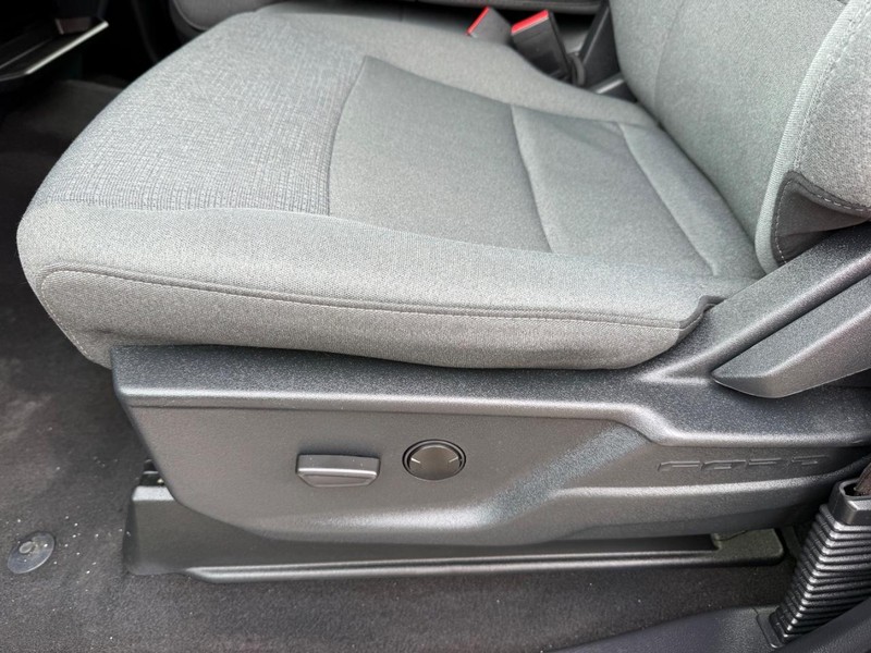 Ford F-150 Vehicle Full-screen Gallery Image 23