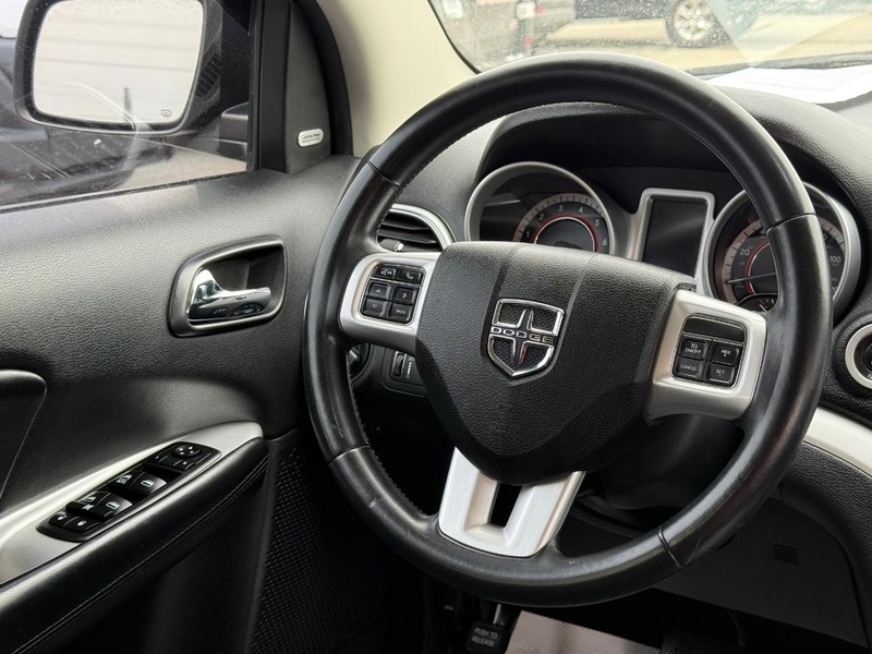 Dodge Journey Vehicle Full-screen Gallery Image 14
