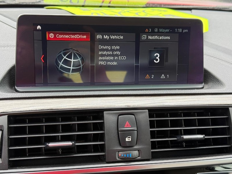 BMW 2 Series Vehicle Full-screen Gallery Image 17