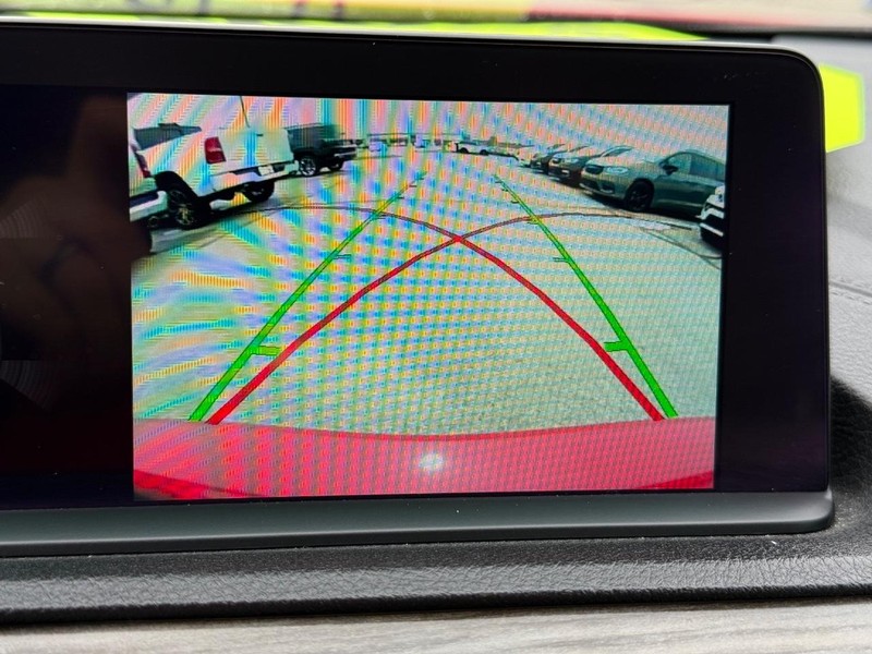 BMW 2 Series Vehicle Full-screen Gallery Image 18