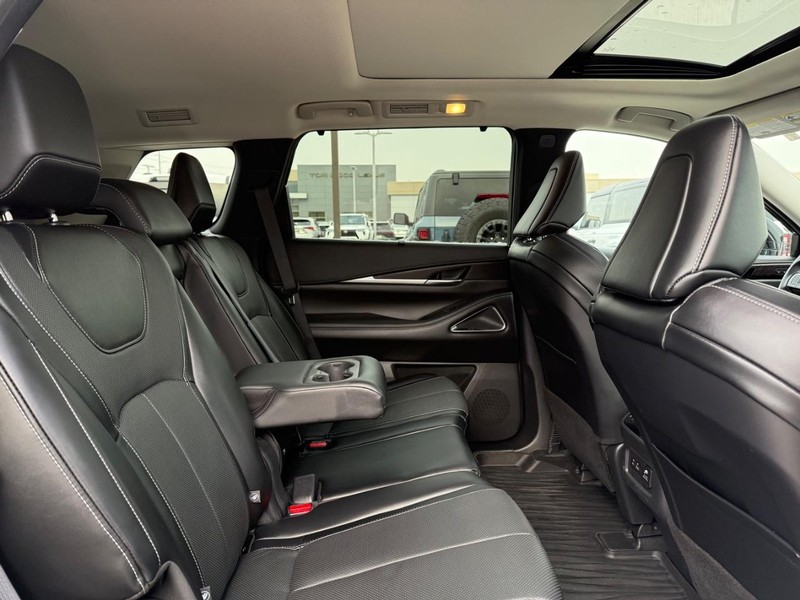 INFINITI QX60 Vehicle Full-screen Gallery Image 11