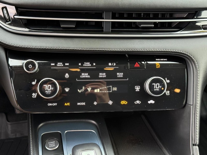 INFINITI QX60 Vehicle Full-screen Gallery Image 21