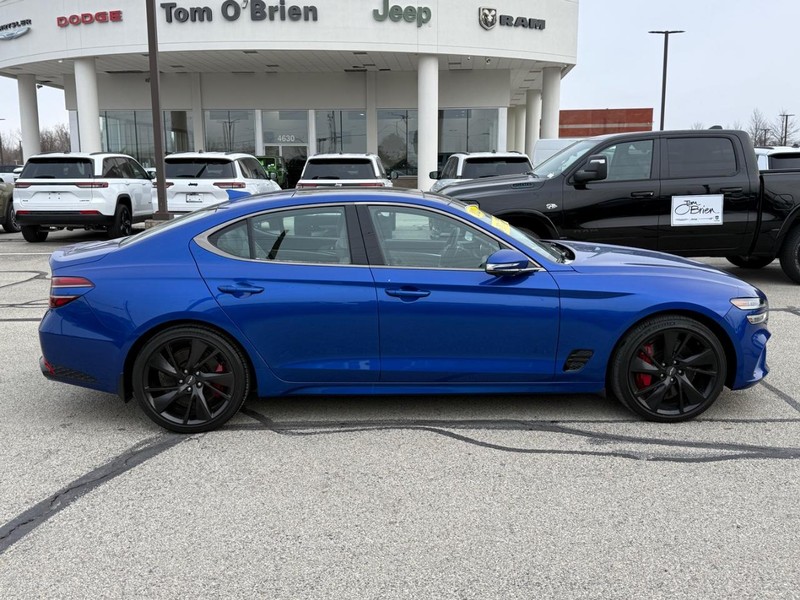Genesis G70 Vehicle Full-screen Gallery Image 02