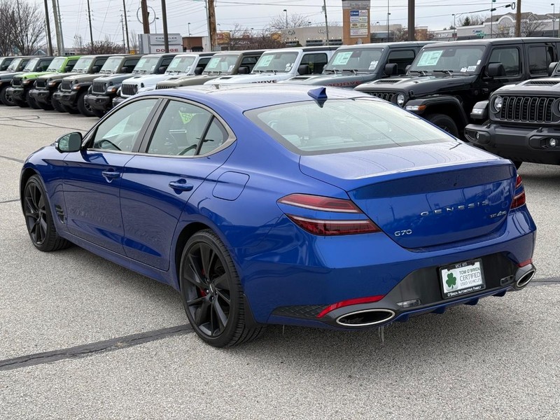 Genesis G70 Vehicle Full-screen Gallery Image 05