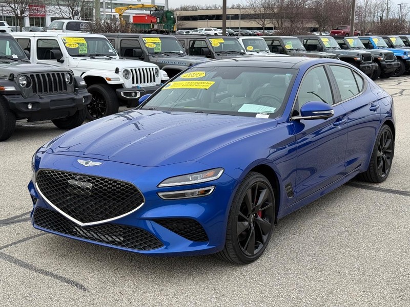 Genesis G70 Vehicle Full-screen Gallery Image 09