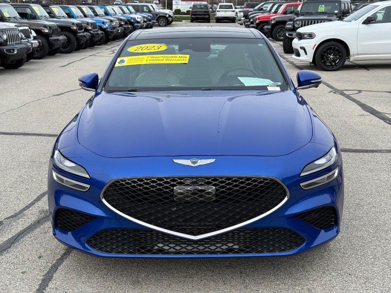 Genesis G70 Vehicle Full-screen Gallery Image 10