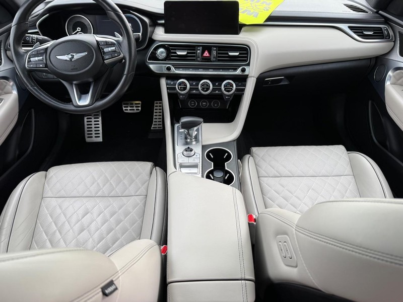 Genesis G70 Vehicle Full-screen Gallery Image 13