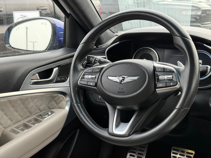 Genesis G70 Vehicle Full-screen Gallery Image 14