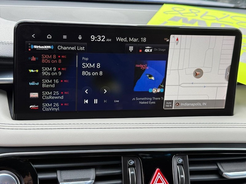 Genesis G70 Vehicle Full-screen Gallery Image 18
