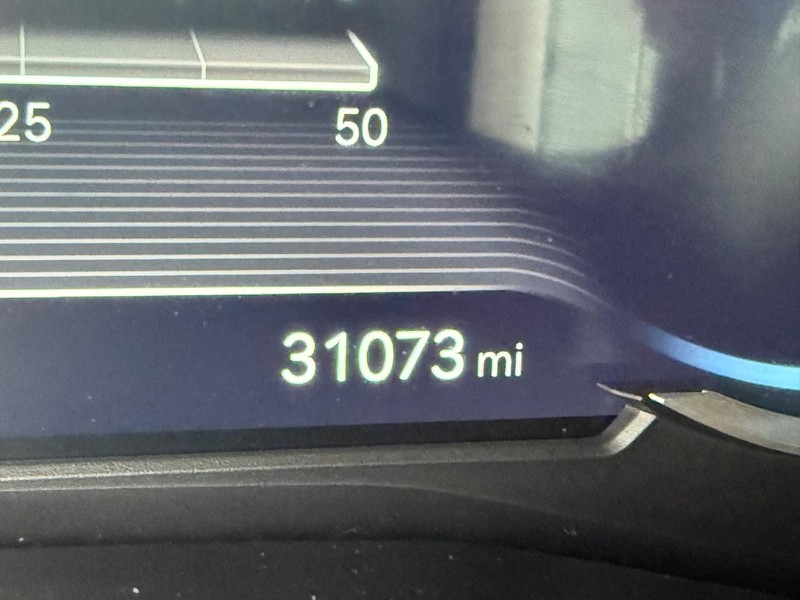 Genesis G70 Vehicle Full-screen Gallery Image 26