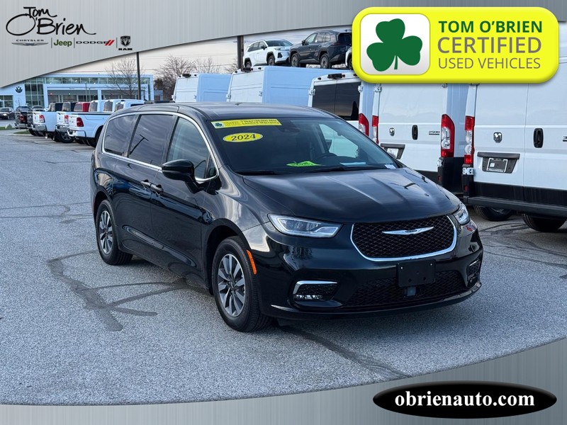 Chrysler Pacifica Vehicle Full-screen Gallery Image 01