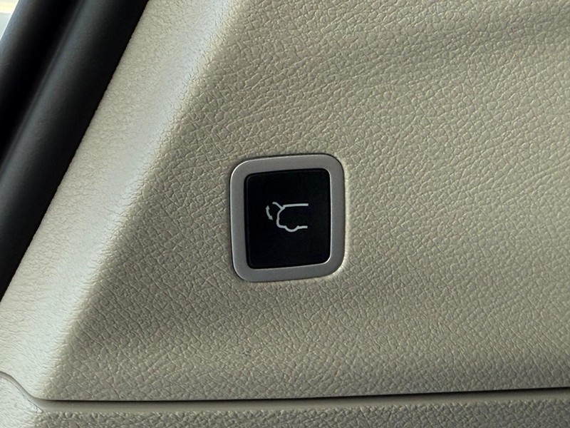 Chrysler Pacifica Vehicle Full-screen Gallery Image 08