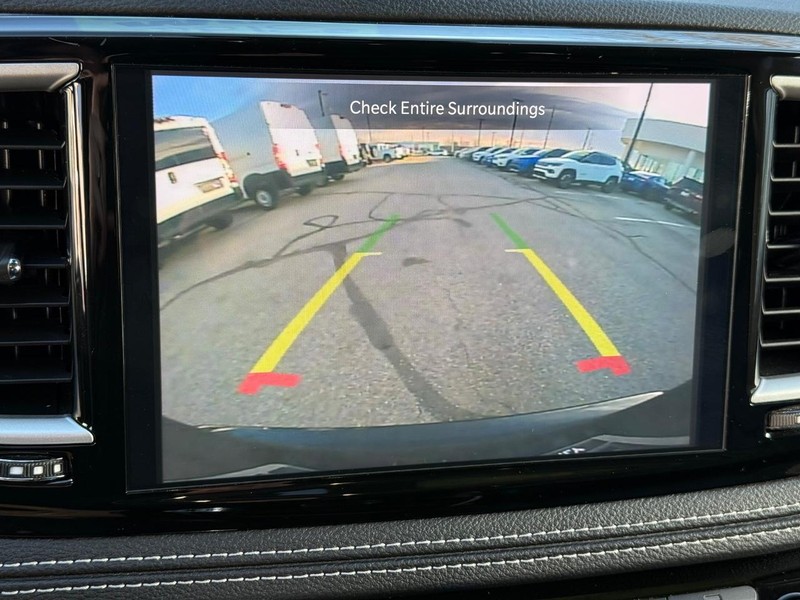 Chrysler Pacifica Vehicle Full-screen Gallery Image 19