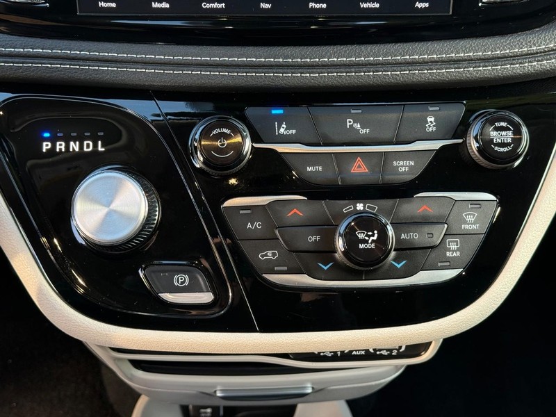 Chrysler Pacifica Vehicle Full-screen Gallery Image 20