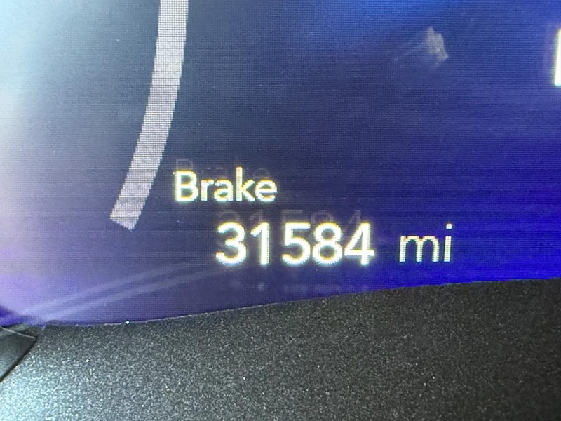 Chrysler Pacifica Vehicle Full-screen Gallery Image 24