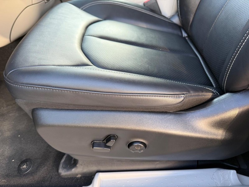 Chrysler Pacifica Vehicle Full-screen Gallery Image 26