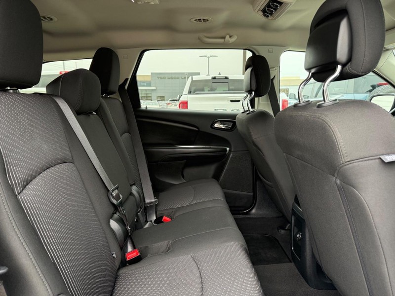 Dodge Journey Vehicle Full-screen Gallery Image 10