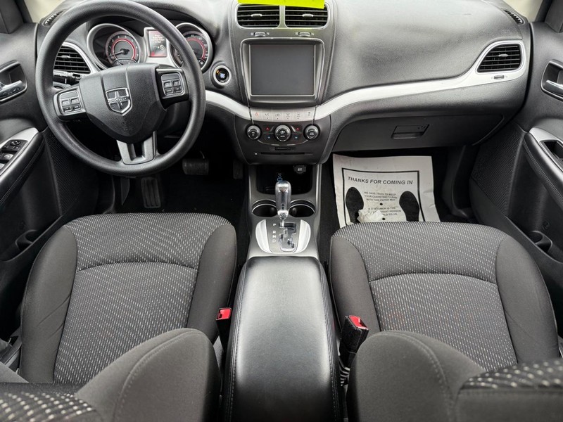 Dodge Journey Vehicle Full-screen Gallery Image 11