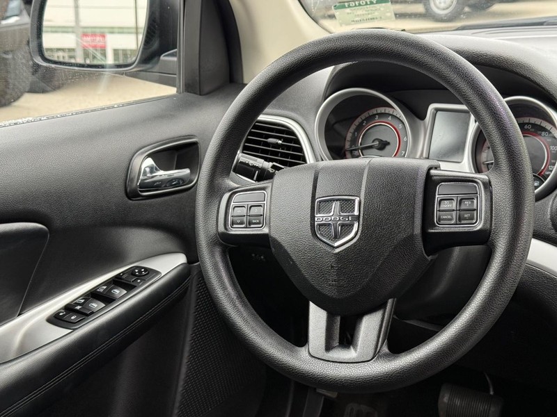 Dodge Journey Vehicle Full-screen Gallery Image 12