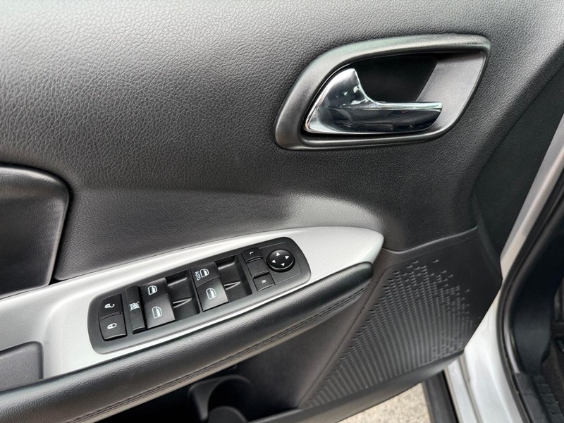 Dodge Journey Vehicle Full-screen Gallery Image 23