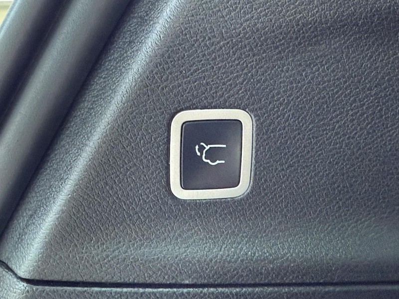 Chrysler Pacifica Vehicle Full-screen Gallery Image 08