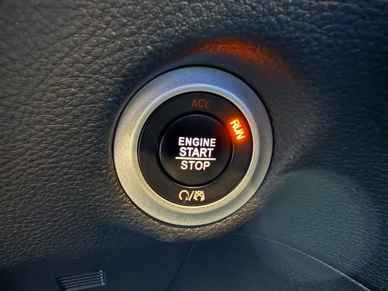 Chrysler Pacifica Vehicle Full-screen Gallery Image 18