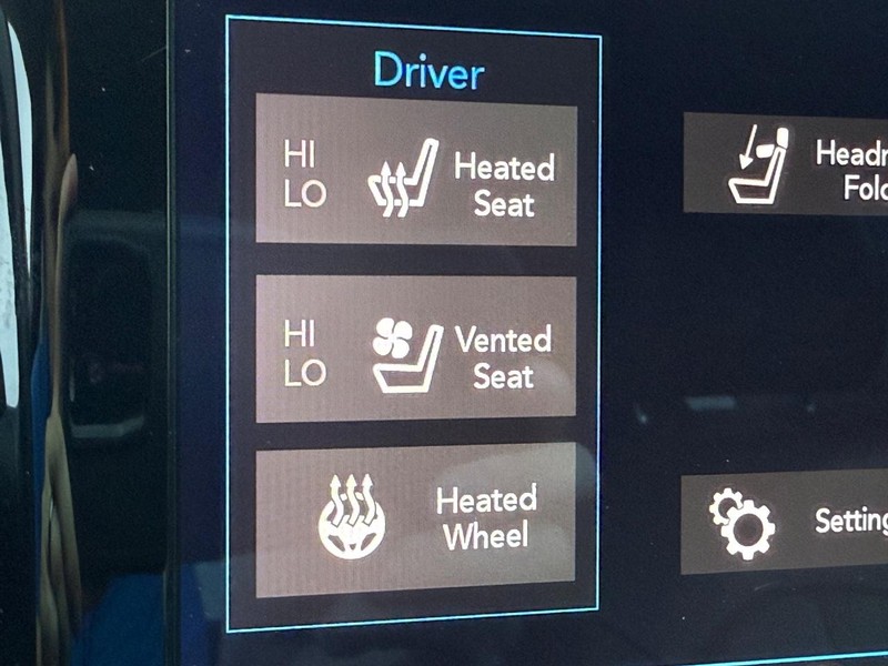 Chrysler Pacifica Vehicle Full-screen Gallery Image 21