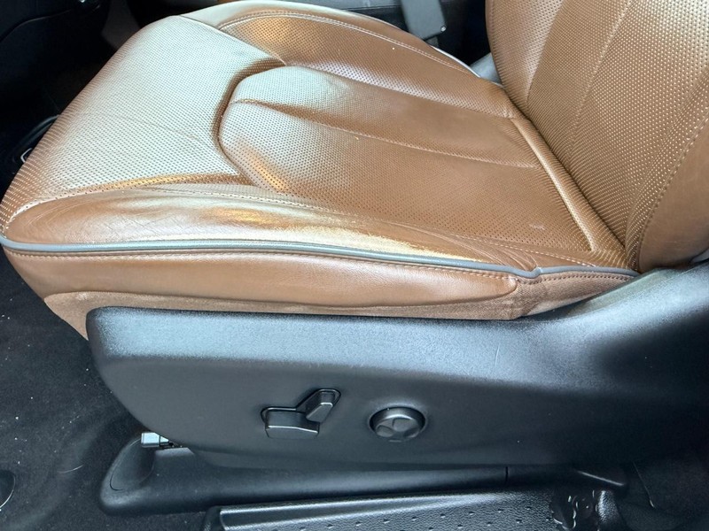 Chrysler Pacifica Vehicle Full-screen Gallery Image 28