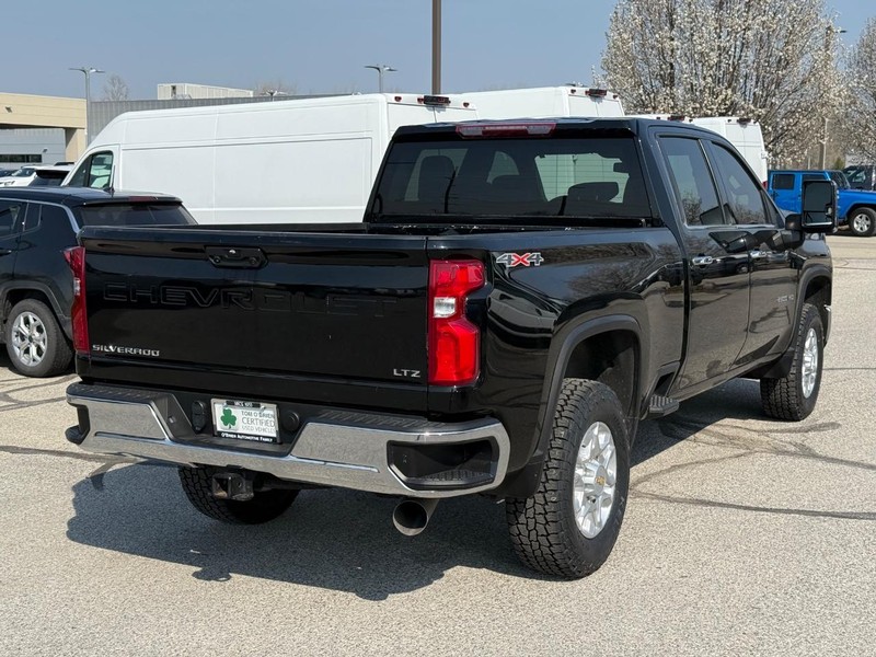 Chevrolet Silverado 2500HD Vehicle Full-screen Gallery Image 03