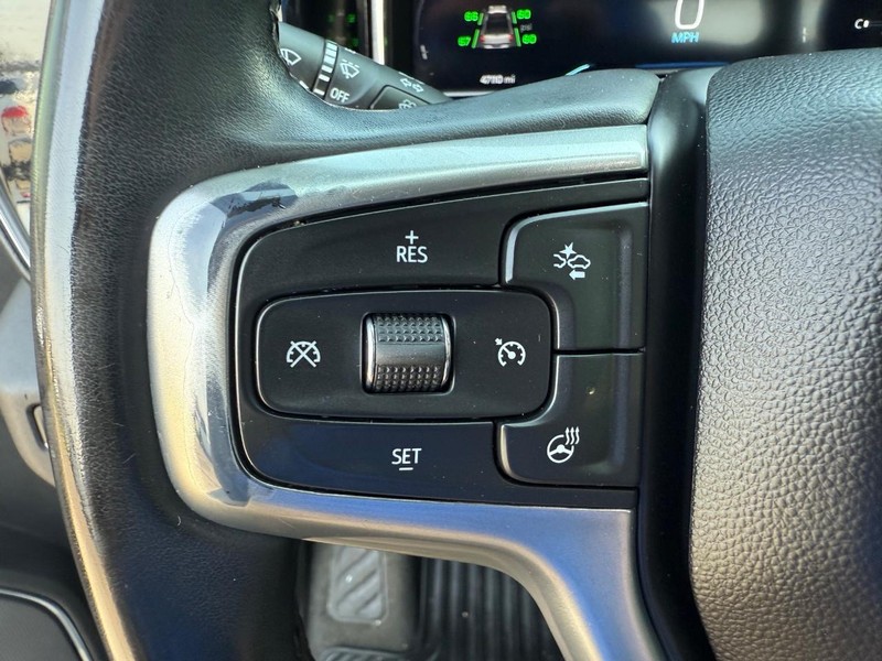 Chevrolet Silverado 2500HD Vehicle Full-screen Gallery Image 13