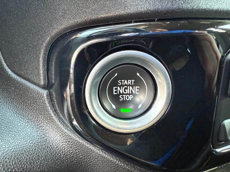 Chevrolet Silverado 2500HD Vehicle Full-screen Gallery Image 15