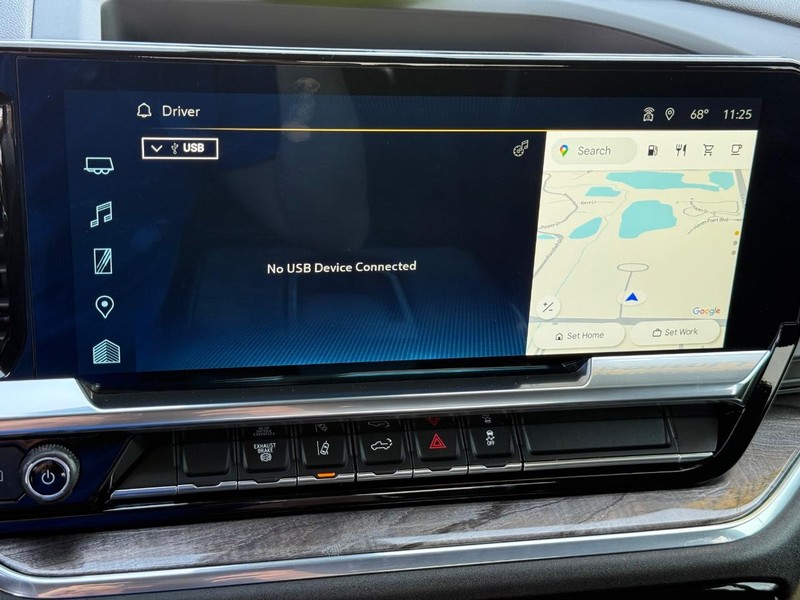 Chevrolet Silverado 2500HD Vehicle Full-screen Gallery Image 17