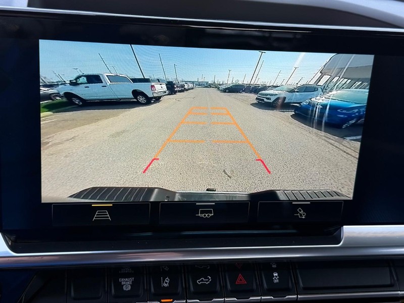 Chevrolet Silverado 2500HD Vehicle Full-screen Gallery Image 18