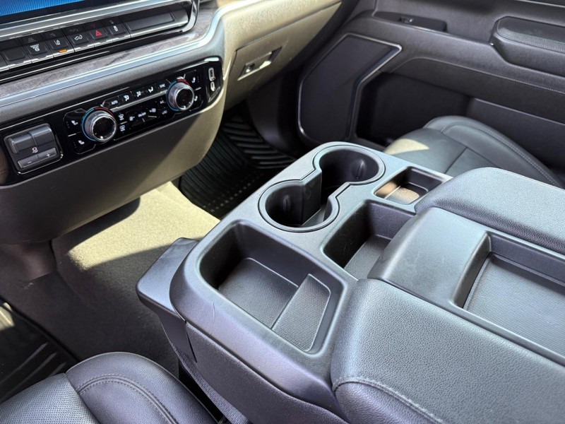 Chevrolet Silverado 2500HD Vehicle Full-screen Gallery Image 20