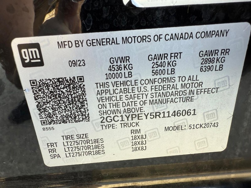 Chevrolet Silverado 2500HD Vehicle Full-screen Gallery Image 25