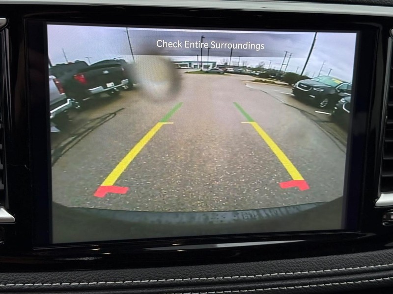 Chrysler Pacifica Vehicle Full-screen Gallery Image 19