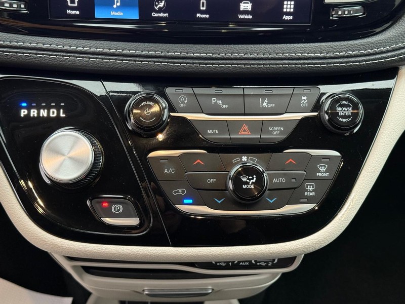 Chrysler Pacifica Vehicle Full-screen Gallery Image 20